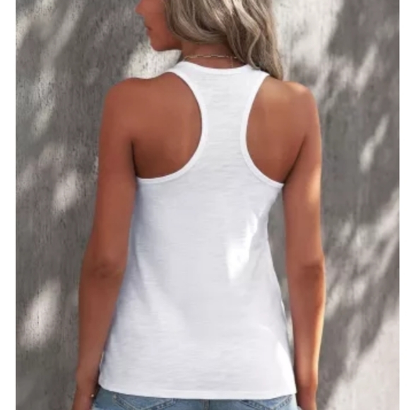♥️New boutique basic tank White and Black available - Picture 8 of 16
